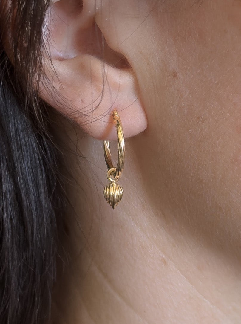 Scallop Charm Hoop Earrings