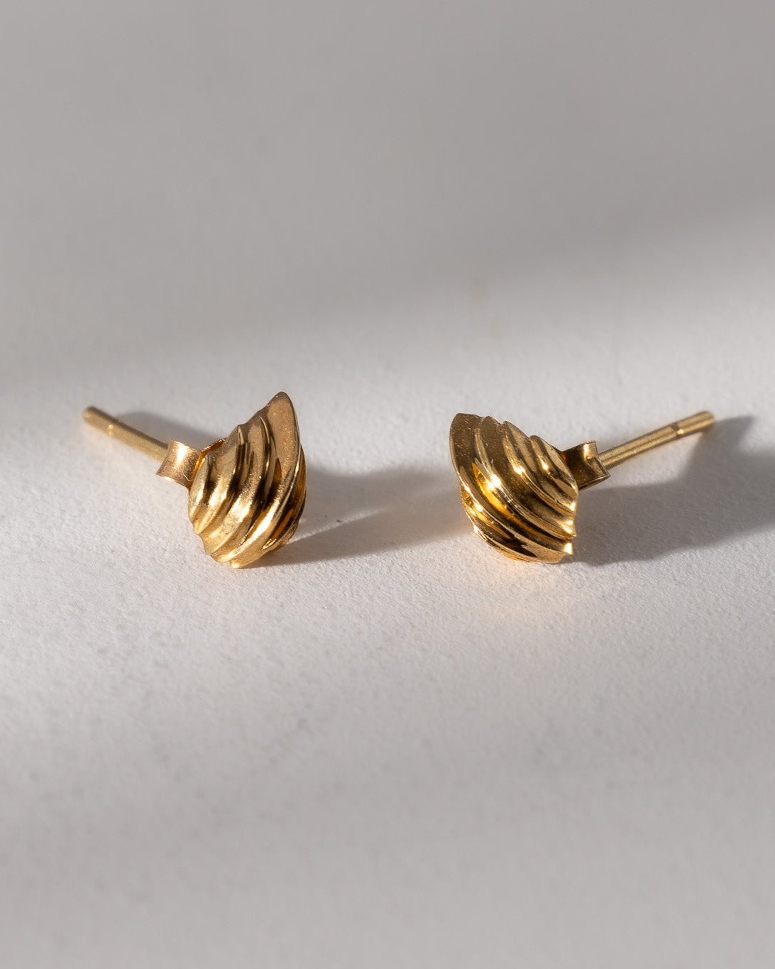 9ct. Gold Scallop Stud Earrings