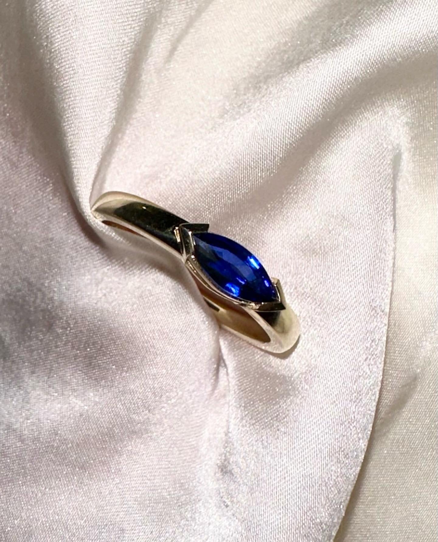 Sapphire ring. Fine jewellery, South Africa. Jewellery Cape Town. Engagement rings South Africa