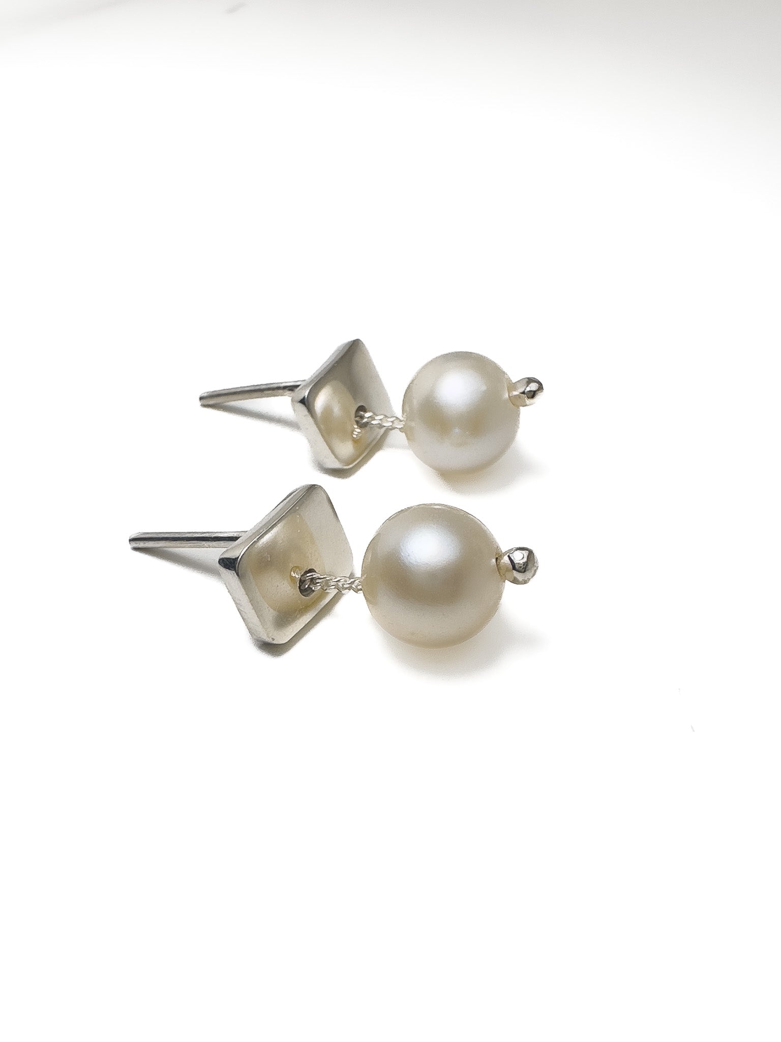 Maya Pearl Earrings (Maxi)