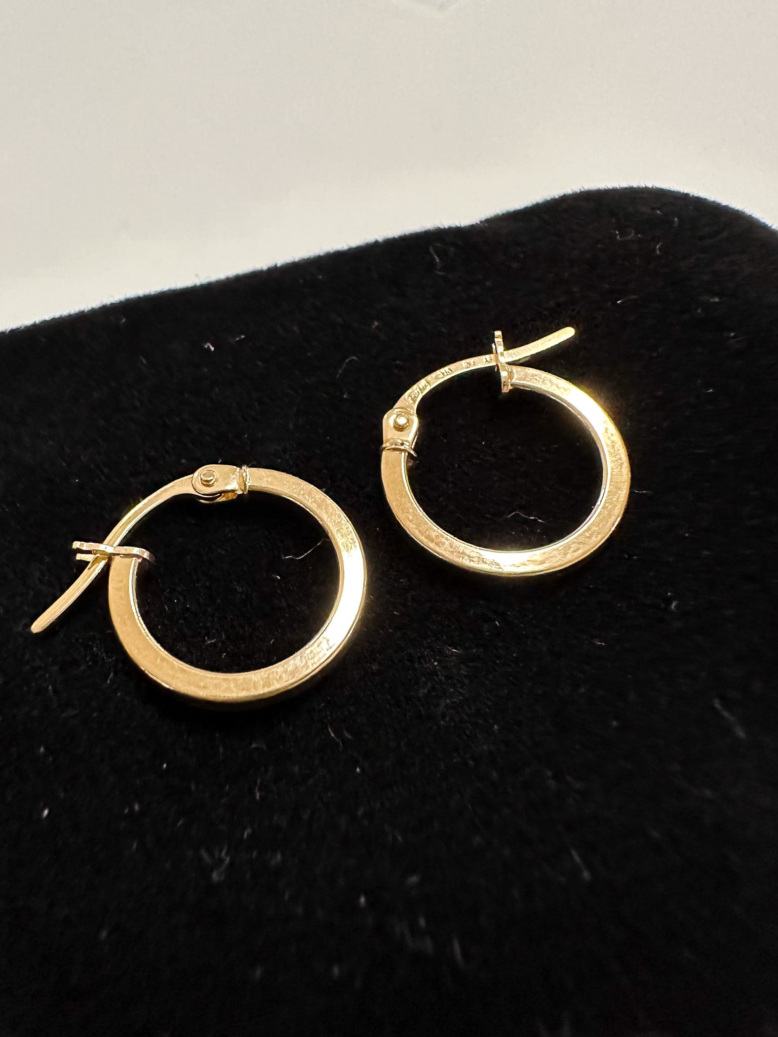LORNE 9ct Yellow Gold 10mm Hoop Earring—a minimalist's dream of clean lines and reflective surfaces.  Features:  Precious Metal: Crafted from solid 9ct yellow gold with a prominent 375 stamp. Clean and Reflective: Chosen for its clean lines and reflective surfaces, this earring embodies minimalist elegance at its finest.
