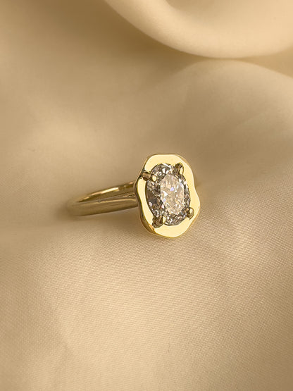 Viola Diamond Ring