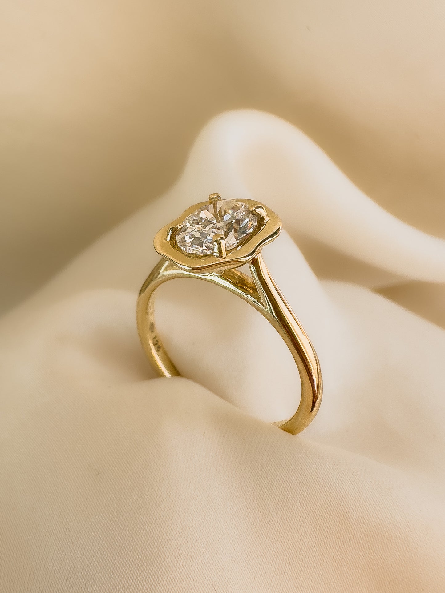 Viola Diamond Ring