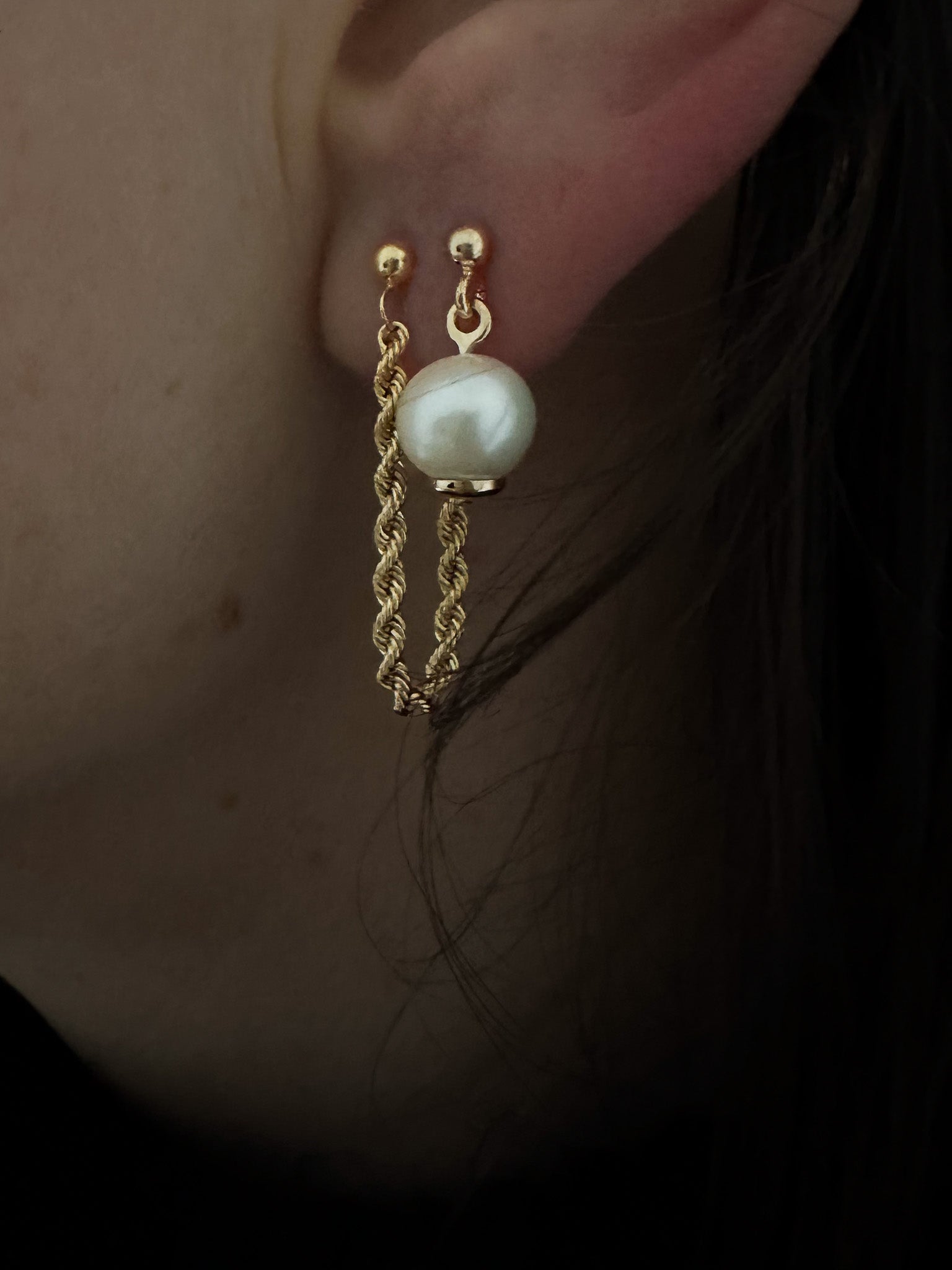 9ct gold chain earring. twisted rope chain layered on a 9ct gold ball stud. Chain -hoop earring. Freshwater pearl earring. Solitaire pearl on a ball stud.