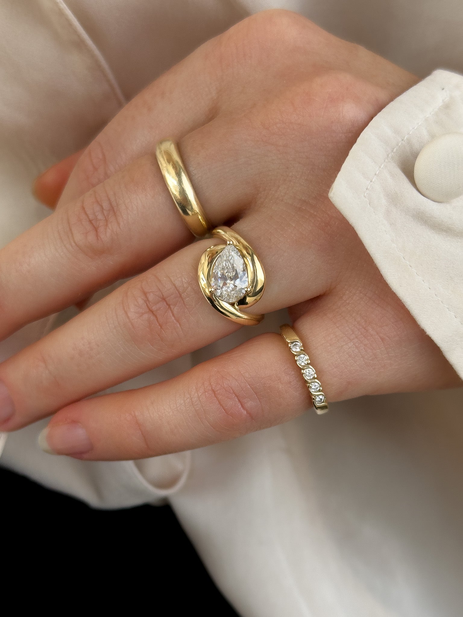 Rosa Crossover Diamond Ring